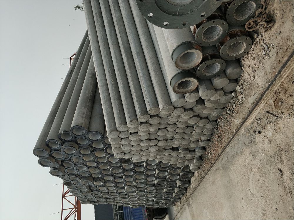 水泥電桿到處可見(jiàn)，而且也知道它是中空的，但是就是沒(méi)有想過(guò)它是如何生產(chǎn)出來(lái)的